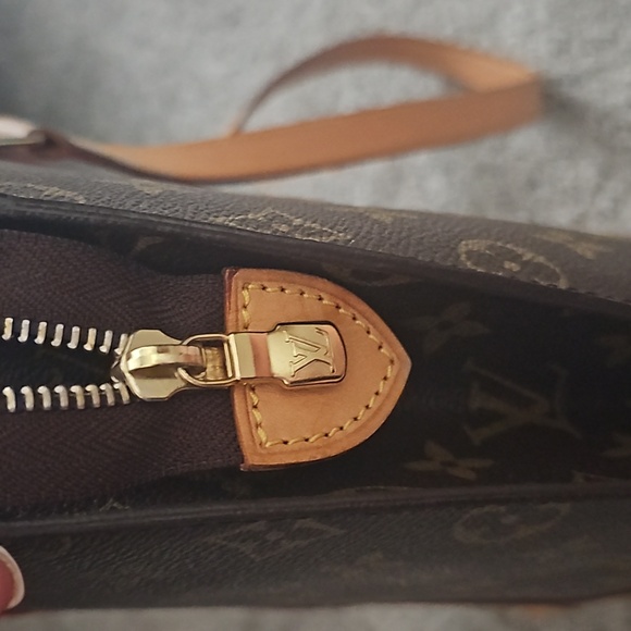 Authentic Louis Vuitton - Picture 7 of 7